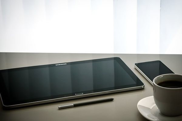 moderner Arbeitsplatz mit Tablet